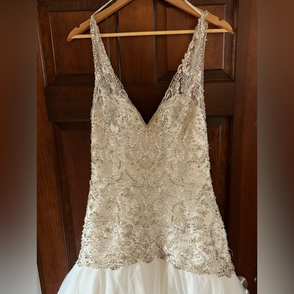 NEW❗️Pronovias - Bonanza wedding gown IVORY.  never been worn, Sample.  Size 10 - Picture 10 of 15
